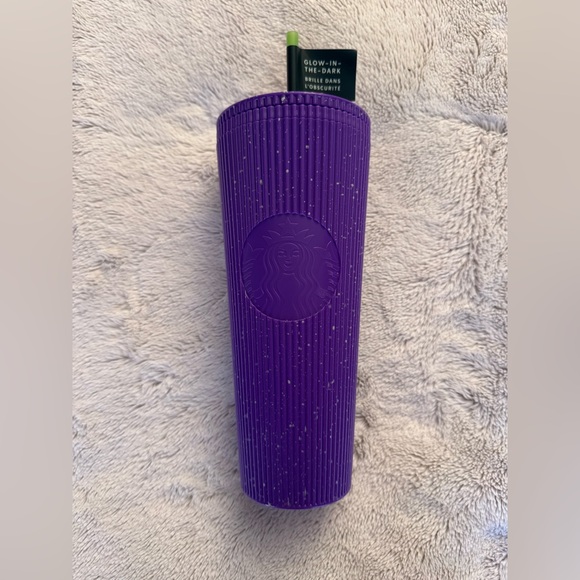 ❌SOLD❌ STARBUCKS HALLOWEEN 2024 TUMBLER KEYCHAIN BUNDLE PURPLE GLOW BLACK SLIME - Picture 4 of 14